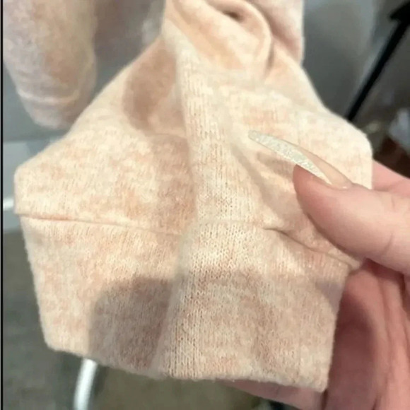 NWOT PINK GILLI LIGHTWEIGHT BRUSHED FABRIC LONG SLEEVE CREW NECK TOP SIZE L - Picture 7 of 11